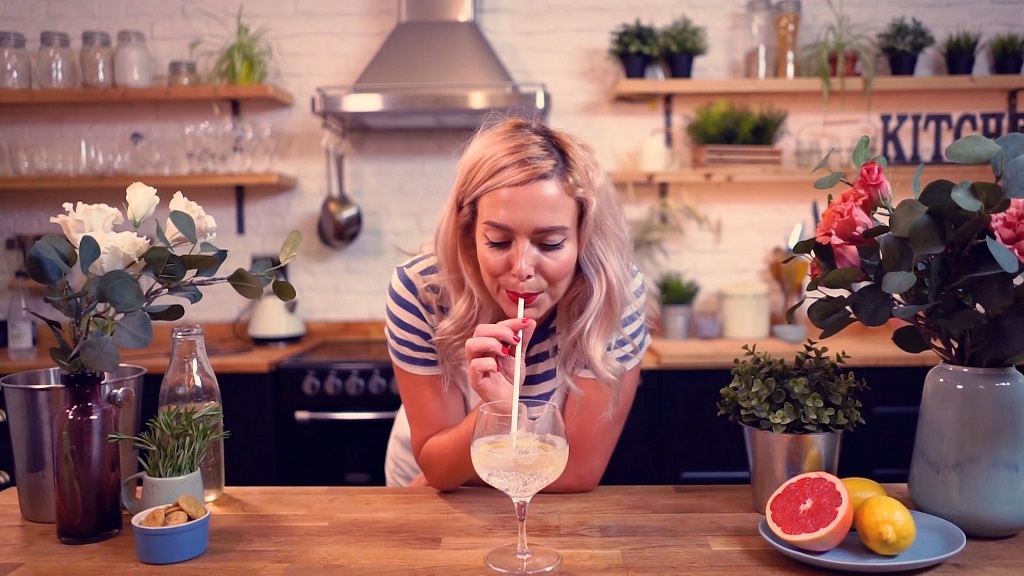 Tasting and adjusting gin to achieve the perfect flavor