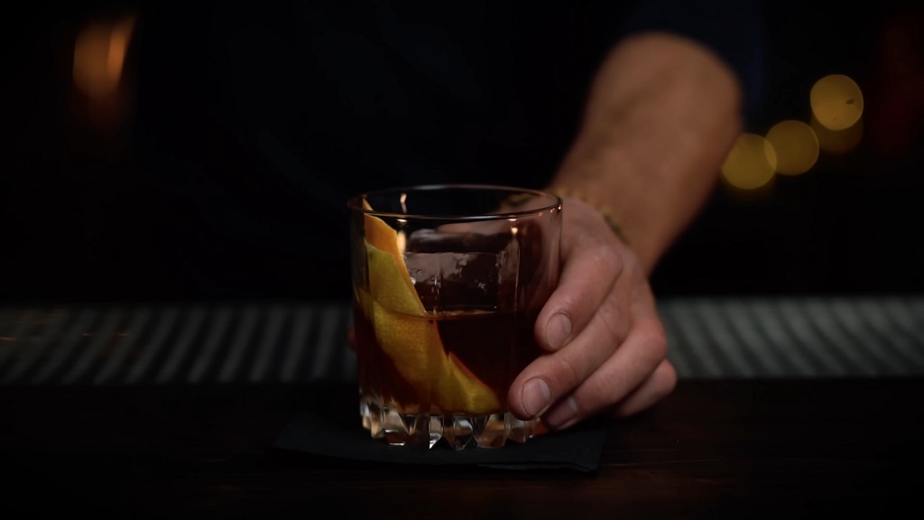 Whiskey ginger cocktail